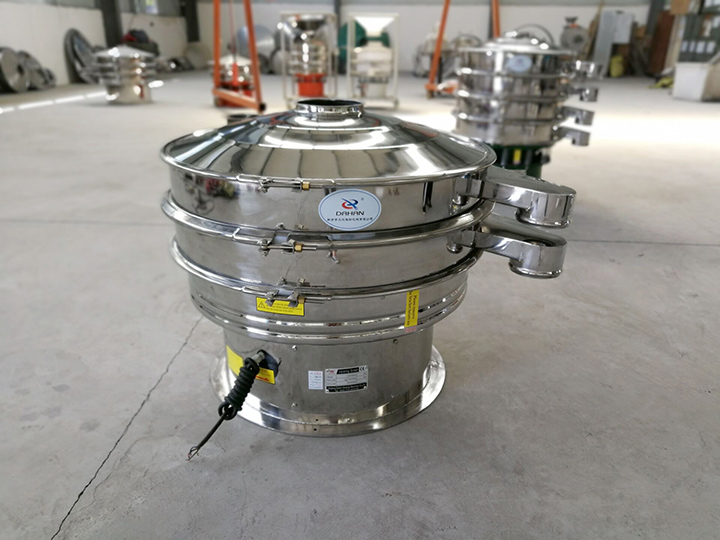 全不銹鋼振動(dòng)篩整機(jī)采用不銹鋼拋光而成,干凈衛(wèi)生,可避免原料被污染